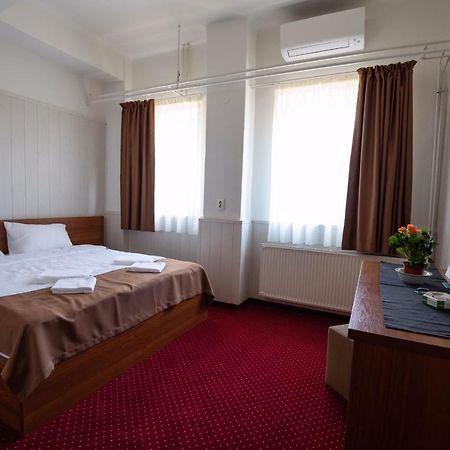 Nepliget Hotel 布达佩斯 外观 照片