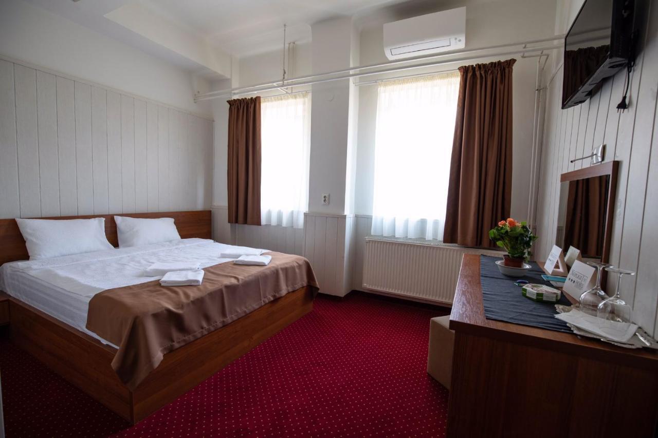 Nepliget Hotel 布达佩斯 外观 照片